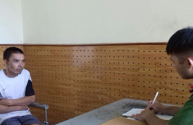 Trên đường đi cai nghiện, tranh thủ trộm xe máy - 1