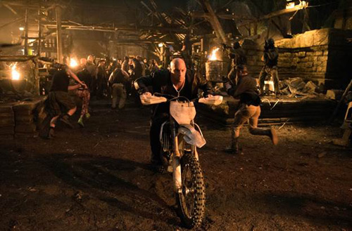 Siêu sao cơ bắp đối đầu Chân Tử Đan trong phim hành động