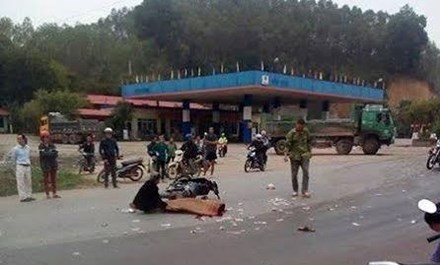 Va chạm với ô tô, nam sinh viên tử nạn - 1