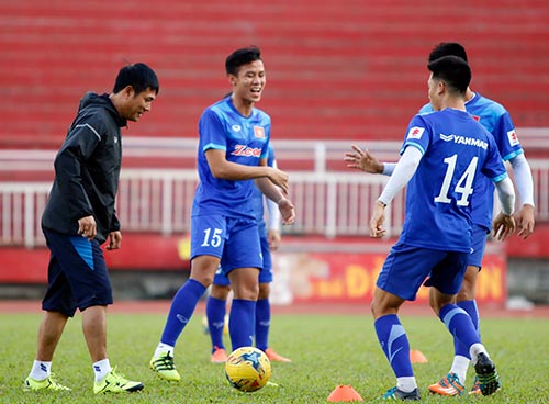 ĐT Việt Nam: Công Phượng "luyện chơi cá nhân" - 1