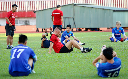 ĐT Việt Nam: Công Phượng "luyện chơi cá nhân" - 2