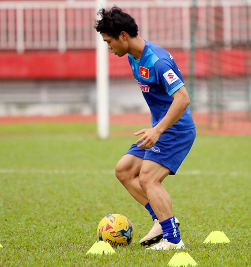 ĐT Việt Nam: Công Phượng "luyện chơi cá nhân" - 8