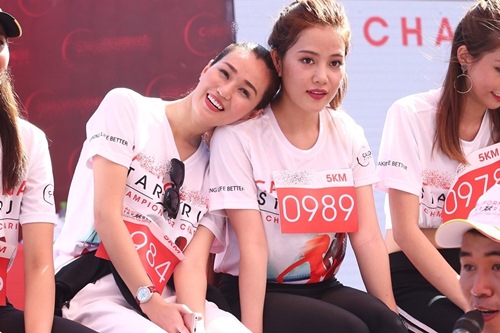 Phạm Hương, Lệ Hằng thấm mệt vì chạy đua dưới nắng - 2