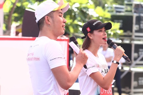 Phạm Hương, Lệ Hằng thấm mệt vì chạy đua dưới nắng - 4