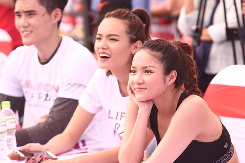 Phạm Hương, Lệ Hằng thấm mệt vì chạy đua dưới nắng - 7