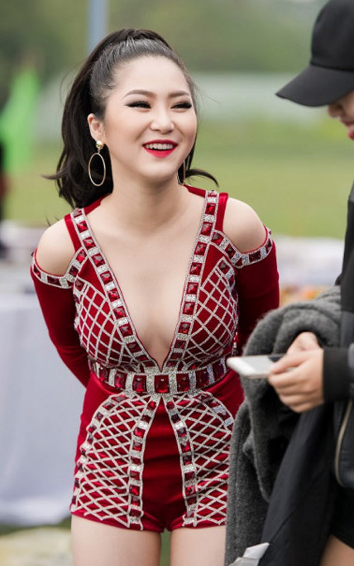 Hương Tràm thay đổi chóng mặt sau 4 năm vào showbiz - 13