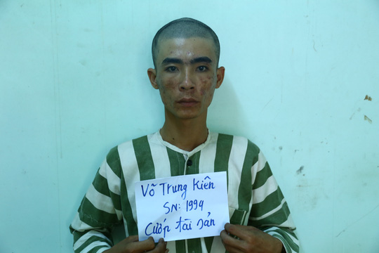 Bắt tên cướp điện thoại có tiền án hiếp dâm - 1