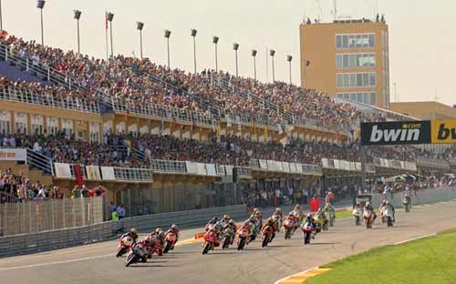 MotoGP 2016 hạ màn: Ngọt cho Marquez và đắng cho Rossi - 1