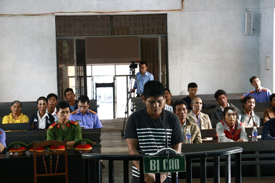 Đổ thuốc chuột vào nồi canh để giết con người tình - 1