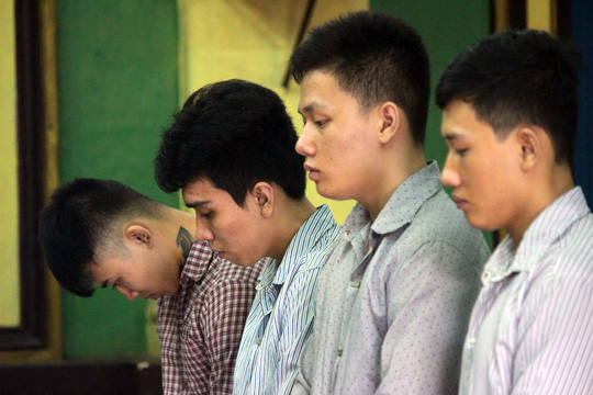 Đang nhậu nhớ chuyện cũ, lên kế hoạch giết người - 1