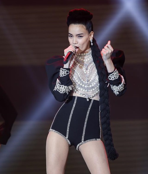 Ngắm kiểu tóc độc lạ, khác người của mỹ nhân Vbiz - 8