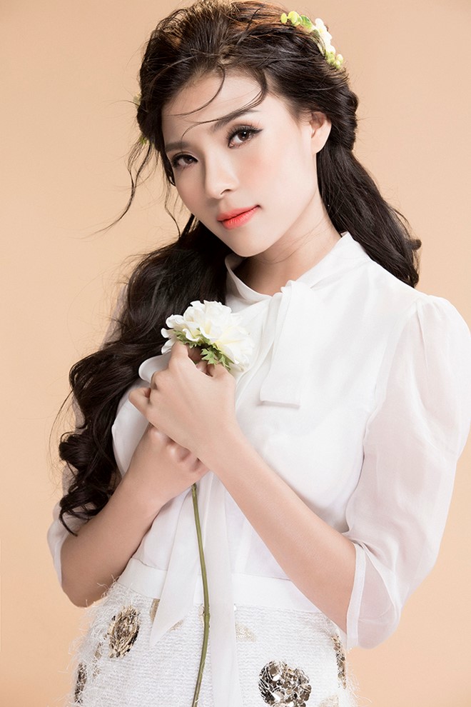 Thúy Diễm ngày càng sexy với tông pastel ngày gió - 8