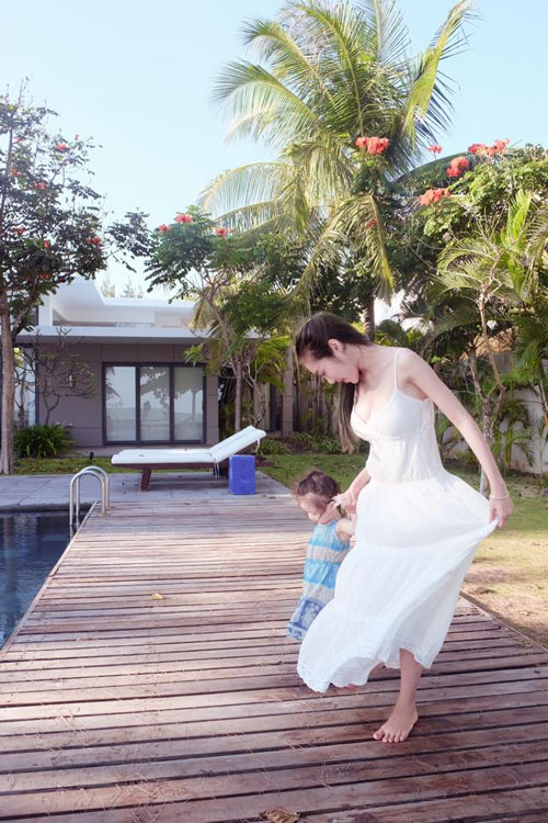 Chỉ đưa con đi ăn đi chơi, Elly Trần cũng khiến mọi ánh mắt dán chặt vào mình - 7