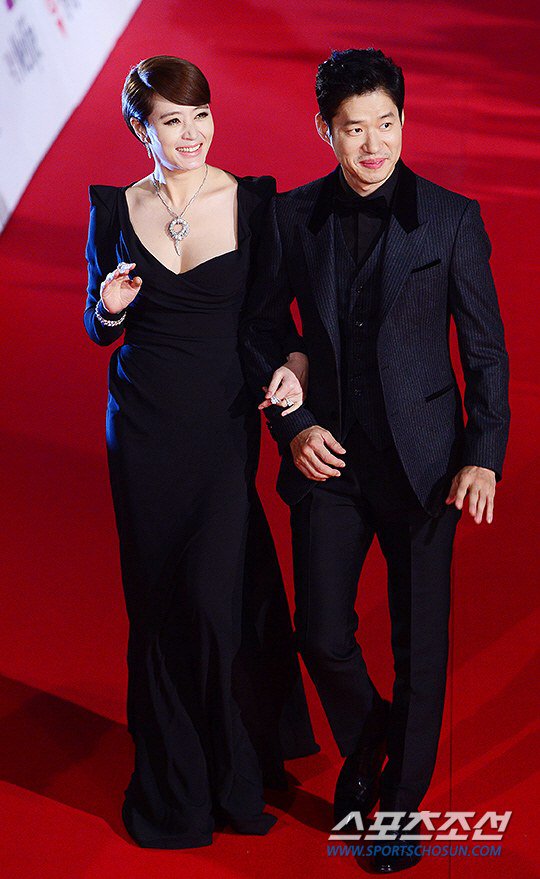 Người đàn bà quyền lực và táo bạo nhất thảm đỏ Kbiz - 12