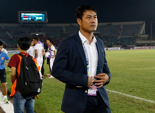 ĐT Việt Nam: Hữu Thắng "mắng" hàng thủ ngay trên sân - 9