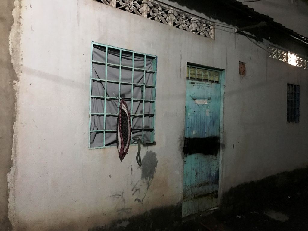 Bé trai 2 tuổi chết bất thường trong khu nhà trọ ở SG - 1