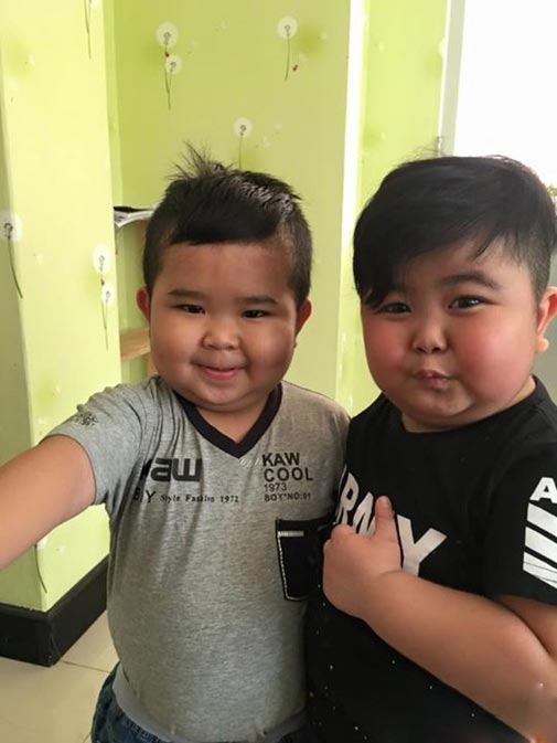 Giật mình thu nhập khủng của 2 cậu bé chưa biết chữ Ku Tin và Tin Tin - 1