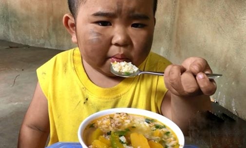 Giật mình thu nhập khủng của 2 cậu bé chưa biết chữ Ku Tin và Tin Tin - 3