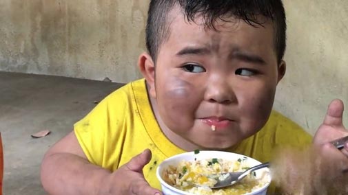 Giật mình thu nhập khủng của 2 cậu bé chưa biết chữ Ku Tin và Tin Tin - 4