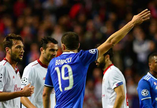 Sevilla - Juventus: Chiếc thẻ đỏ tai hại - 1