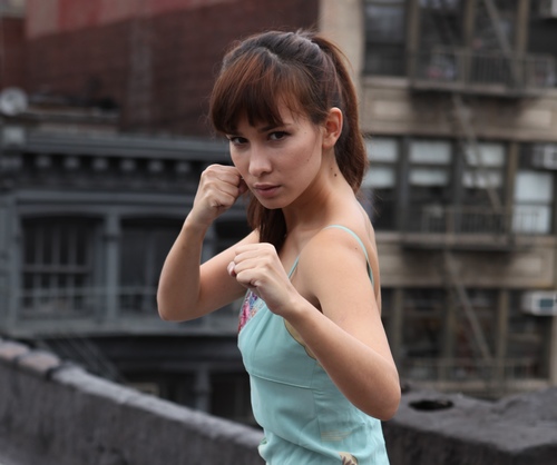 Những điều ít biết về đả nữ xinh đẹp sánh vai cùng Ngô Kinh - 10