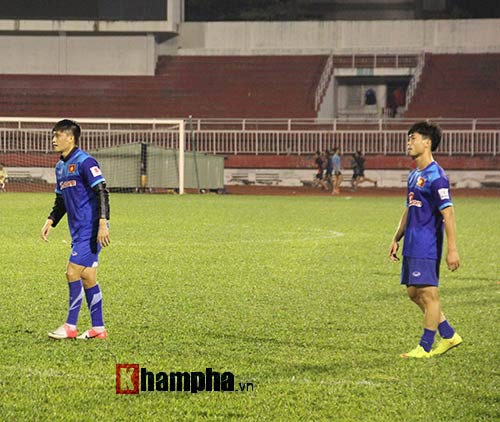ĐT Việt Nam: Công Vinh truyền nghề cho Công Phượng - 11
