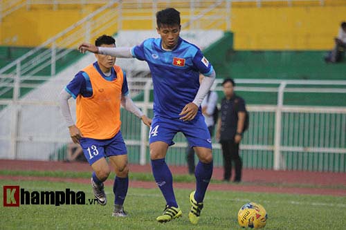 ĐT Việt Nam: Công Vinh truyền nghề cho Công Phượng - 9