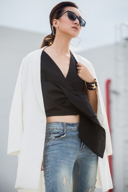 Chân dài Phan Linh xuống phố khoe dáng nuột, eo thon - 3