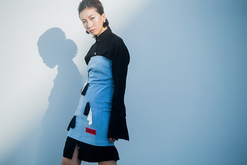 Chân dài Phan Linh xuống phố khoe dáng nuột, eo thon - 11