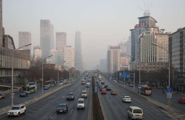 TQ: Dân Bắc Kinh ồ ạt kéo đi “trốn” không khí ô nhiễm - 1