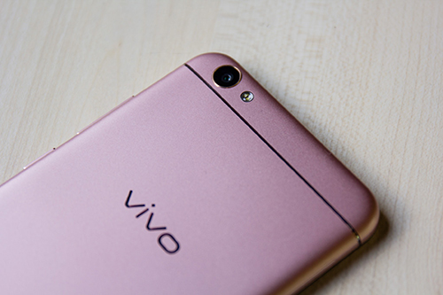 Đánh giá smartphone Vivo V5 có camera trước 20MP