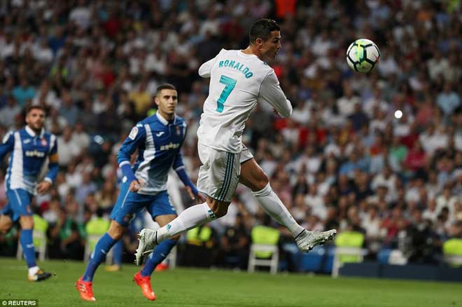 Messi siêu bùng nổ, Ronaldo tệ nhất La Liga - bất hòa với bố đã mất - 4