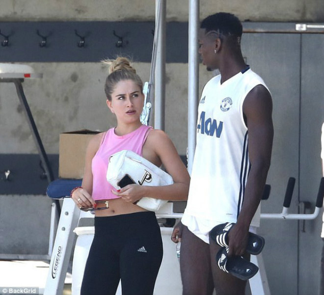 Pogba nghỉ 8 trận, "quên" MU: Say mê bên người tình xinh đẹp - 2