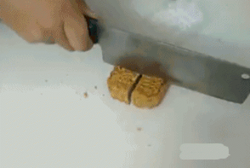 Gãy răng vì ăn bánh Trung thu vợ làm - 1
