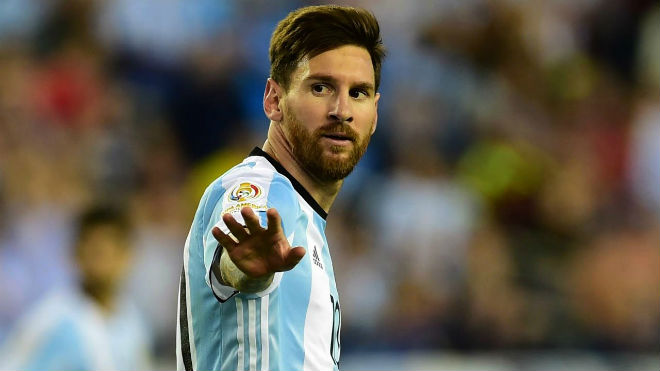 Argentina lâm nguy: Sampaoli kêu bất công, Messi than trời - 2