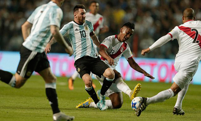 Argentina nguy cơ bị loại: Messi ảo diệu không gánh nổi đồng đội "chân gỗ" - 1