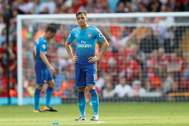 Ozil mời gọi MU: Mourinho bối rối với “cầu thủ độc nhất vô nhị” - 2