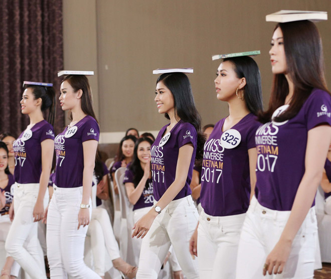 Cô gái có vòng ba 1 mét bĩu môi tỏ thái độ tại Hoa hậu Hoàn vũ - 4