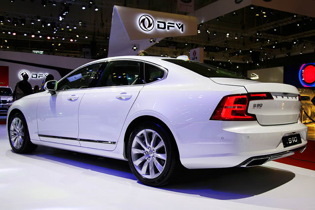 Sedan hạng sang Volvo S90 giá từ 2,4 tỷ đồng ở Việt Nam - 2