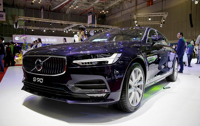 Sedan hạng sang Volvo S90 giá từ 2,4 tỷ đồng ở Việt Nam - 4