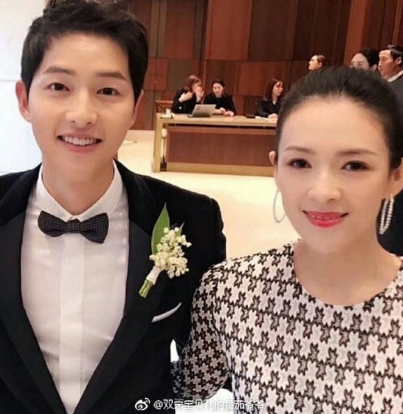 Song Joong Ki hôn say đắm Song Hye Kyo trong hôn lễ thế kỷ - 2