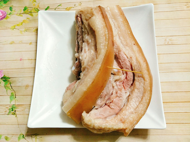 Tuyệt chiêu làm thịt quay giòn bì không cần lò nướng - 4