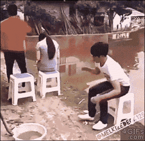 Cười người hôm trước, hôm sau người cười - 5