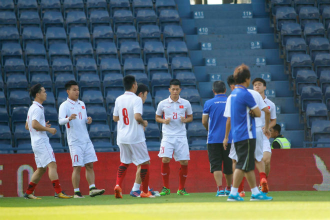 TRỰC TIẾP U23 Thái Lan - U23 Việt Nam: &#34;Người nhện&#34; Tiến Dũng cứu thua 11m - 11