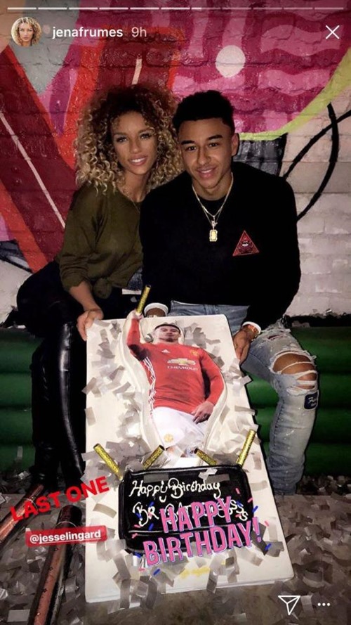 Bí quyết vòng 3 gần 1m đẹp mỹ mãn của bạn gái tuyển thủ Anh Jesse Lingard - 1