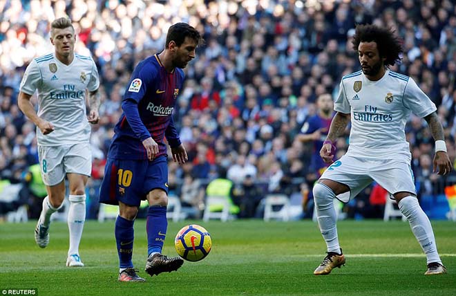Messi đi tất hạ Real: Từ chân không giày đến... Giày vàng, Bóng vàng - 3