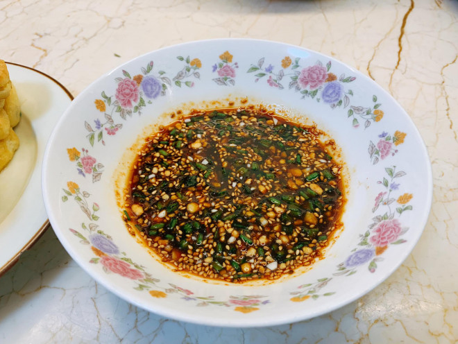 Chỉ là đậu phụ rán cực đơn giản nhưng thêm thứ nước chấm "thần thánh" này thì "bay" cả đĩa - 1