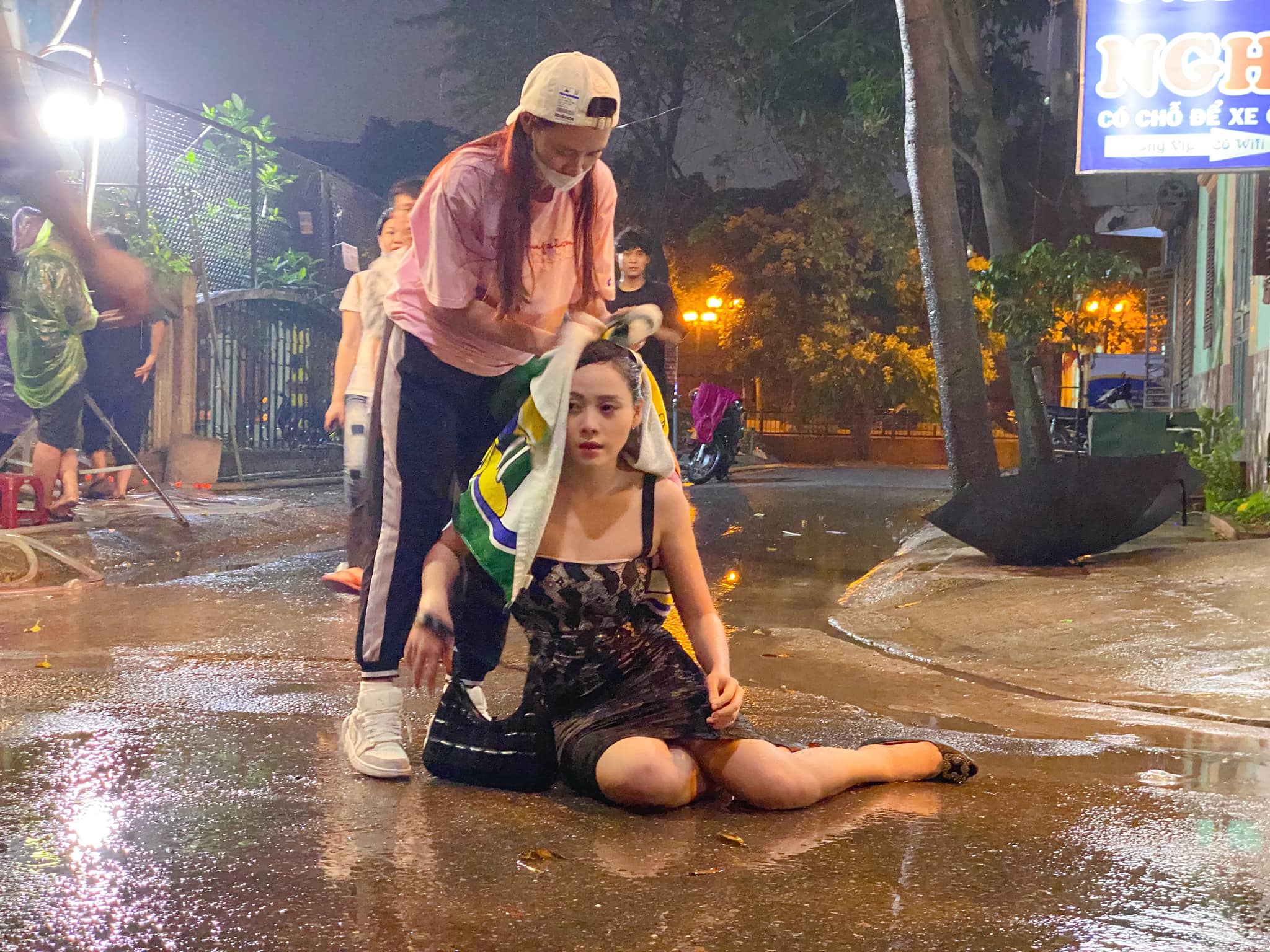 Hot girl Huyền Trang đóng cảnh nóng gây sốt VTV: Tôi bỏ chồng để quay lại diễn xuất 9 Hot girl Huyền Trang đóng cảnh nóng gây sốt VTV: Tôi bỏ chồng để quay lại diễn xuất - 9