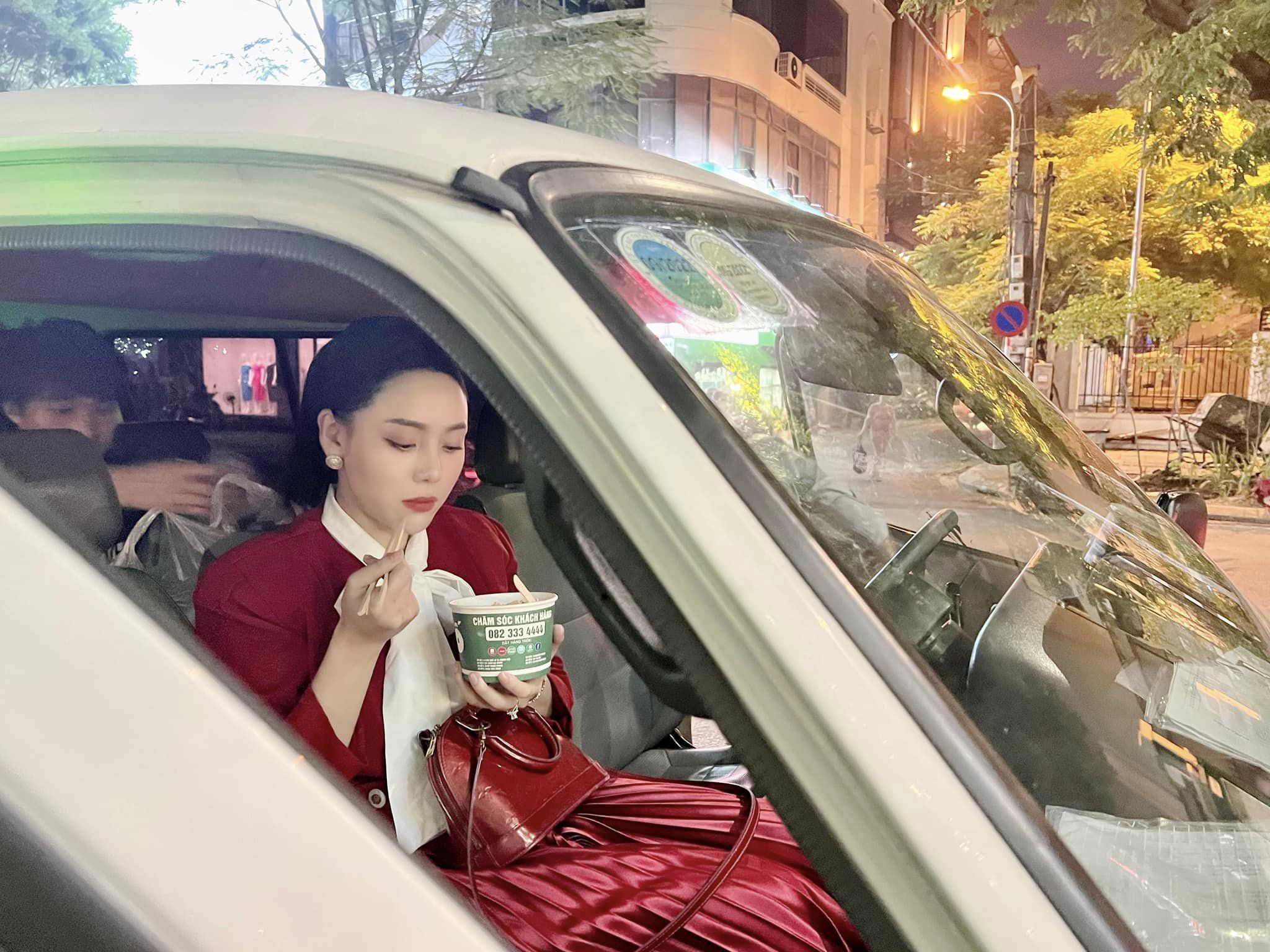 Hot girl Huyền Trang đóng cảnh nóng gây sốt VTV: Tôi bỏ chồng để quay lại diễn xuất 8 Hot girl Huyền Trang đóng cảnh nóng gây sốt VTV: Tôi bỏ chồng để quay lại diễn xuất - 8