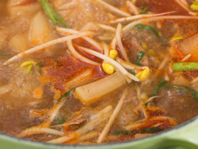 Kích mến vị giác với súp củ cải thịt trườn cay loại Hàn